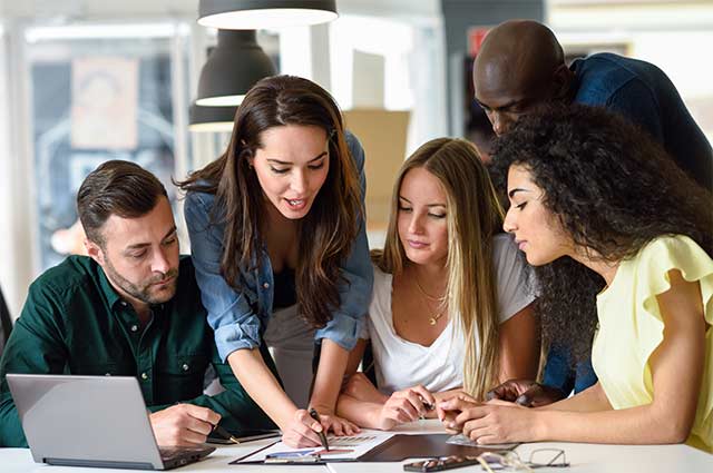 photos illustrant les tâches complexes comme gérer une  réunions
